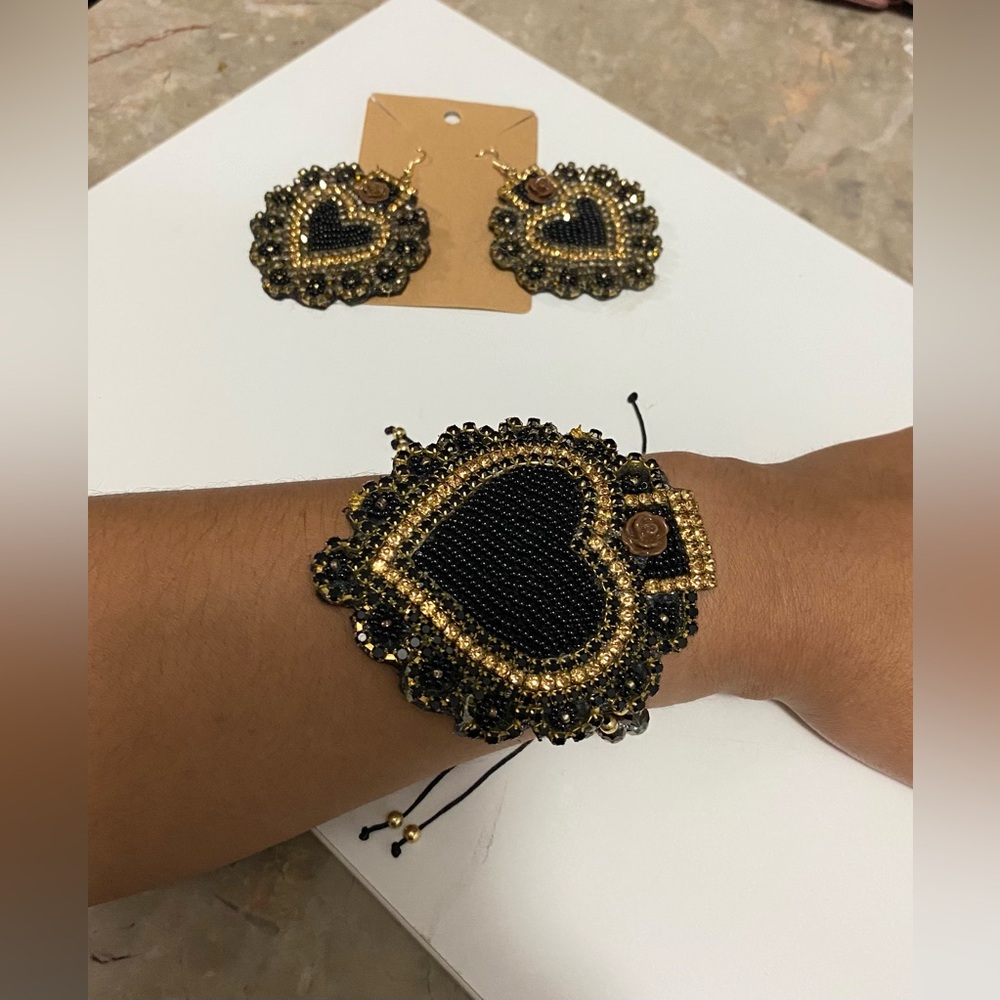 Matching handmade beaded heart earring and bracelet set. - Picture 3 of 4